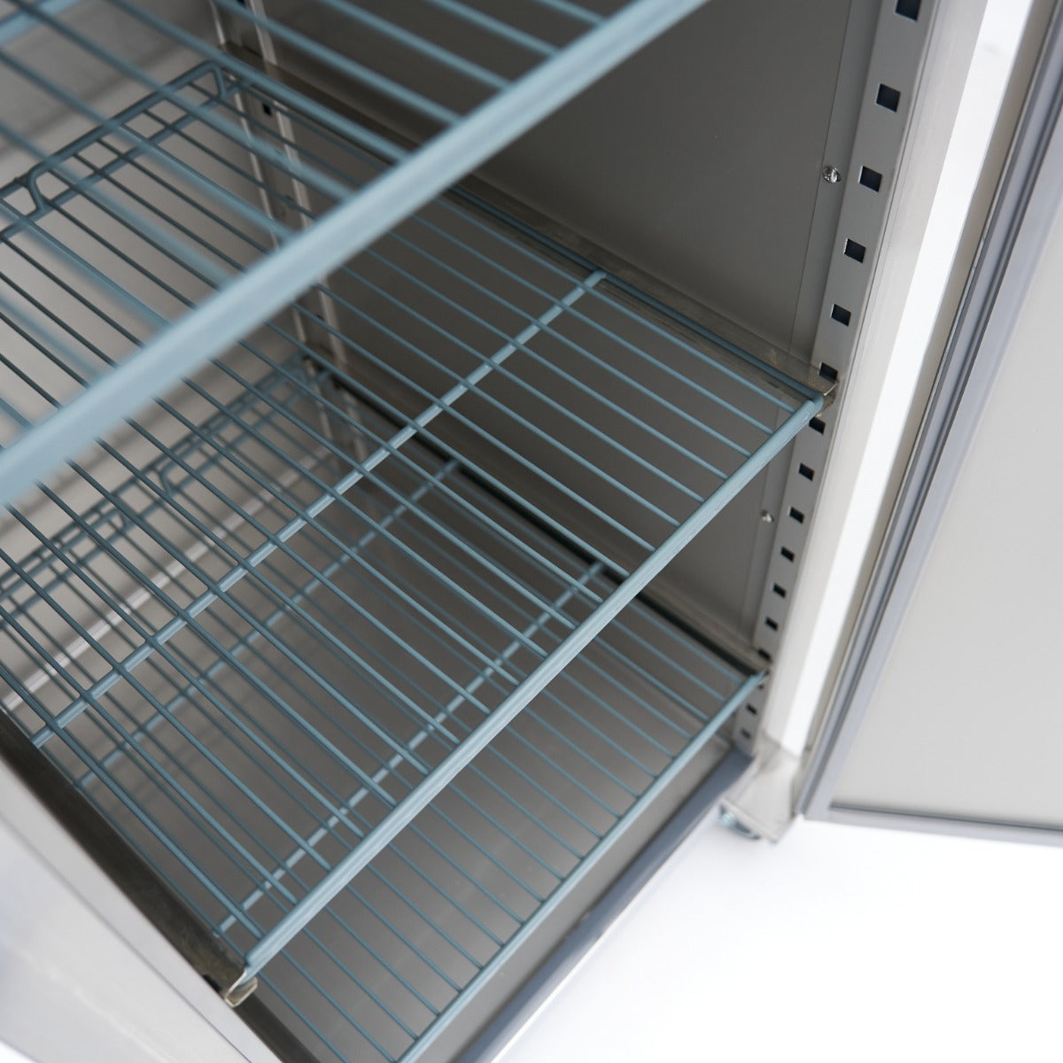 Congélateur - 600 L - 3 étagères réglables (2/1 GN) - acier inoxydable - sur roulettes